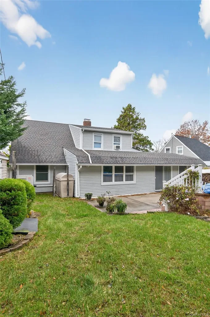 7 Lowland Road Levittown NY 11756