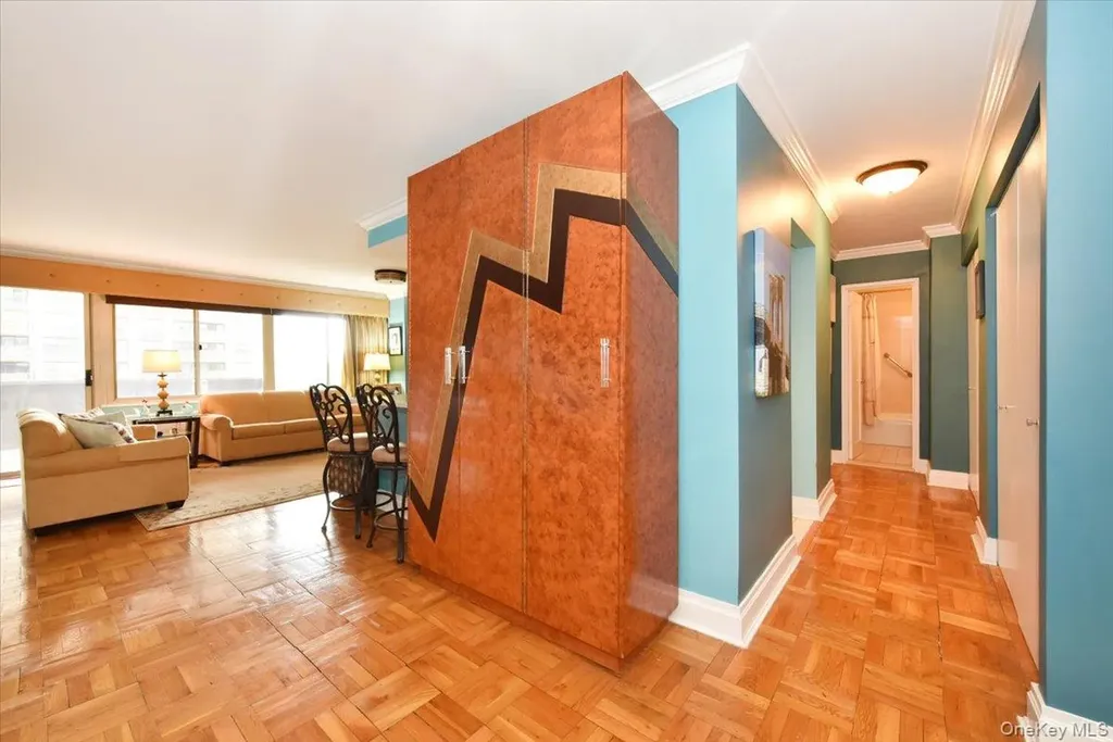 18-15 215 Bayside NY 11360