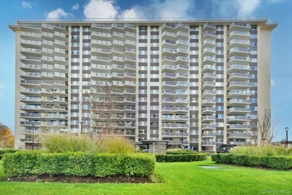 18-15 215 Bayside NY 11360