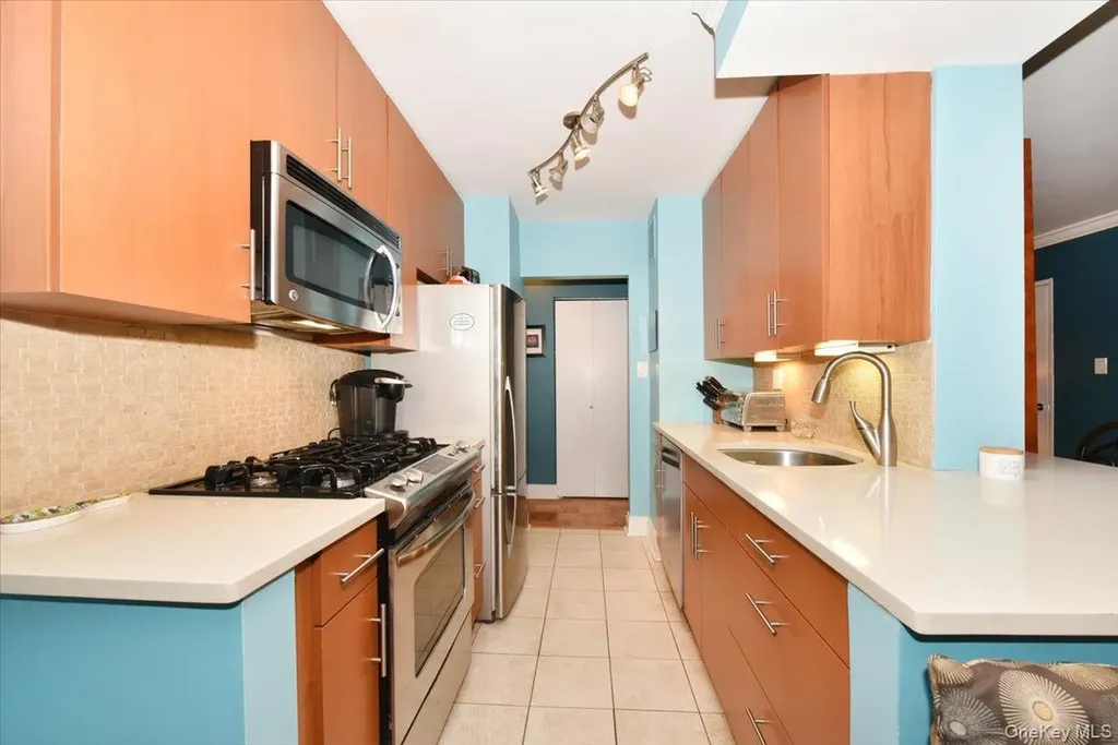 18-15 215 Bayside NY 11360