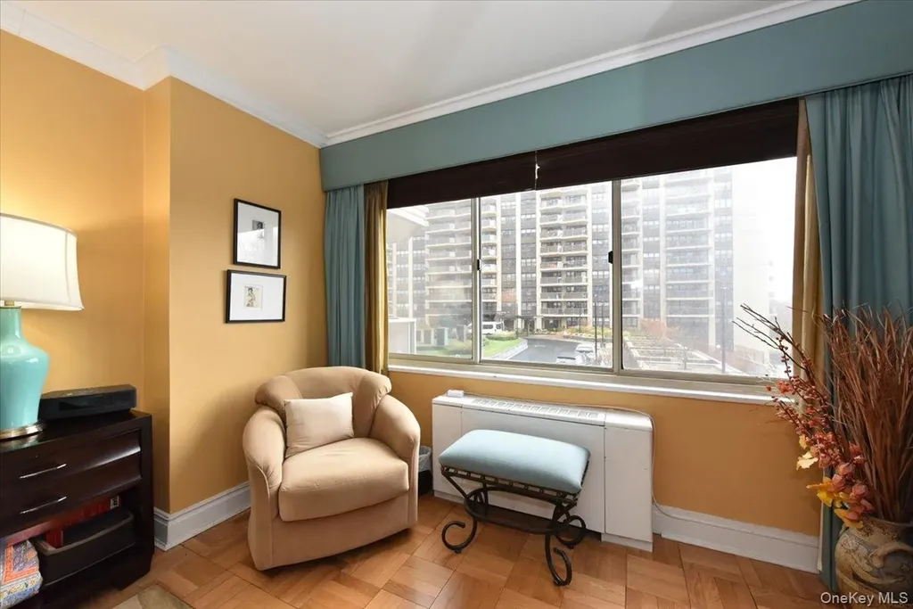 18-15 215 Bayside NY 11360