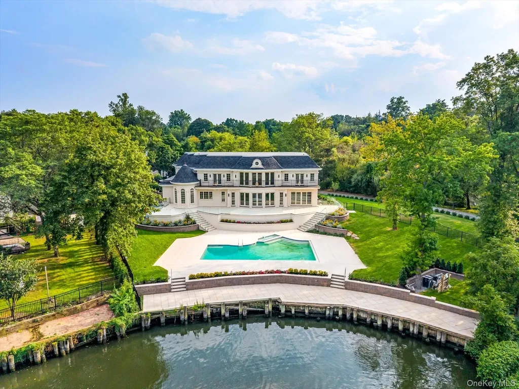 566 E Shore Road Great Neck NY 11024