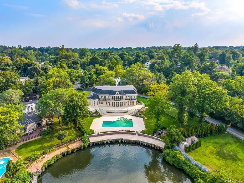 566 E Shore Road Great Neck NY 11024