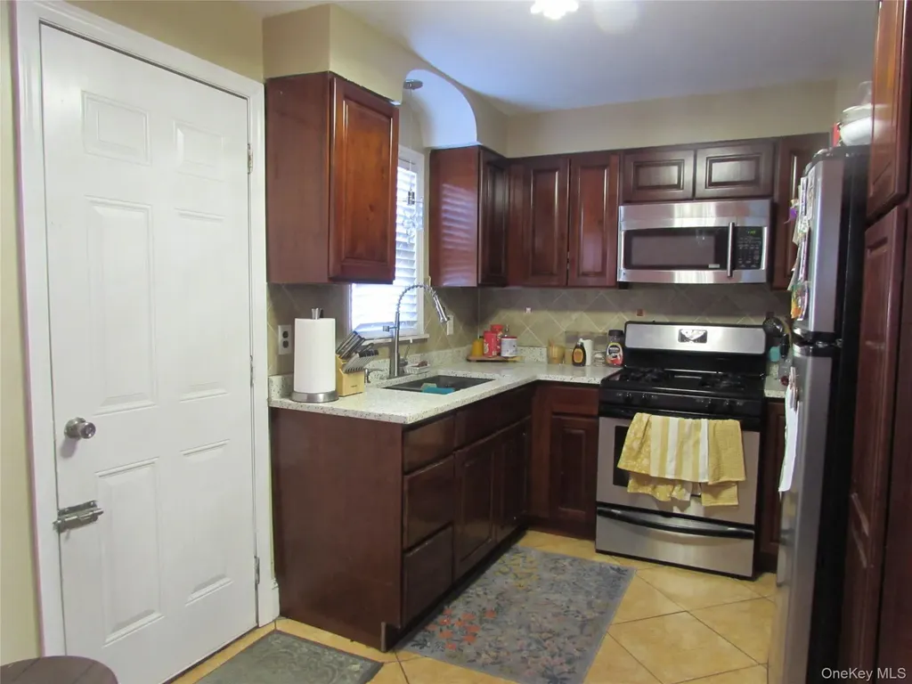 51 Phoenix Street Hempstead NY 11550