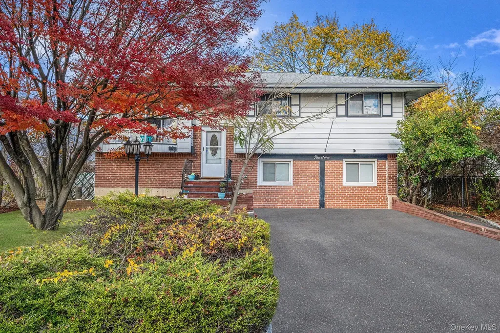 19 Amsterdam Avenue West Babylon NY 11704