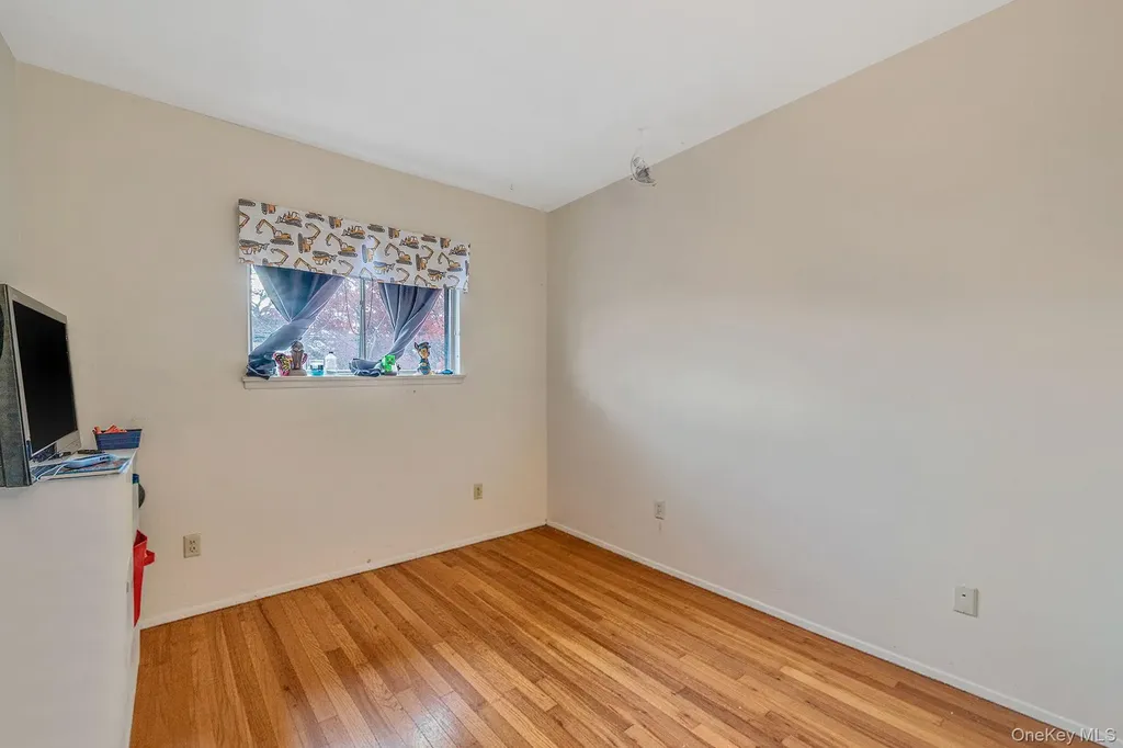 19 Amsterdam Avenue West Babylon NY 11704