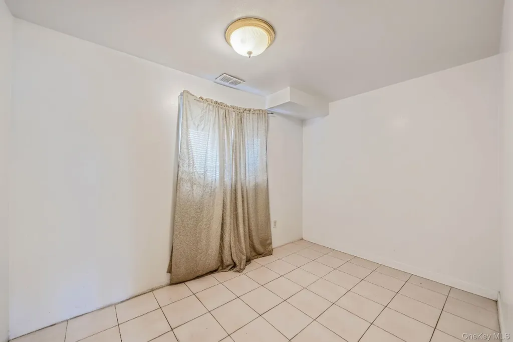 19 Amsterdam Avenue West Babylon NY 11704