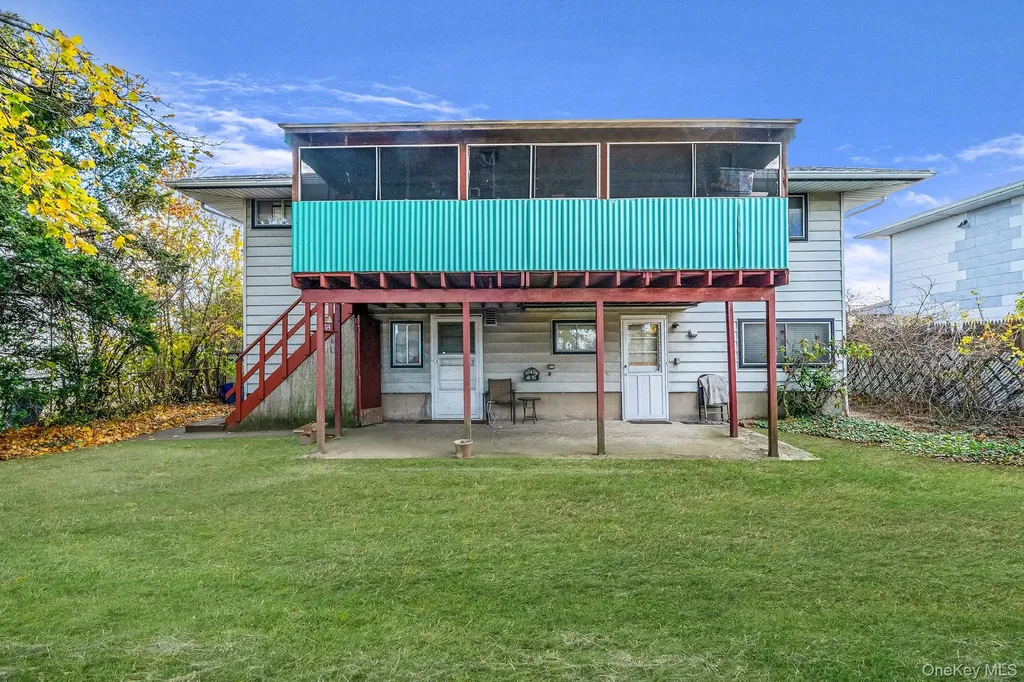 19 Amsterdam Avenue West Babylon NY 11704