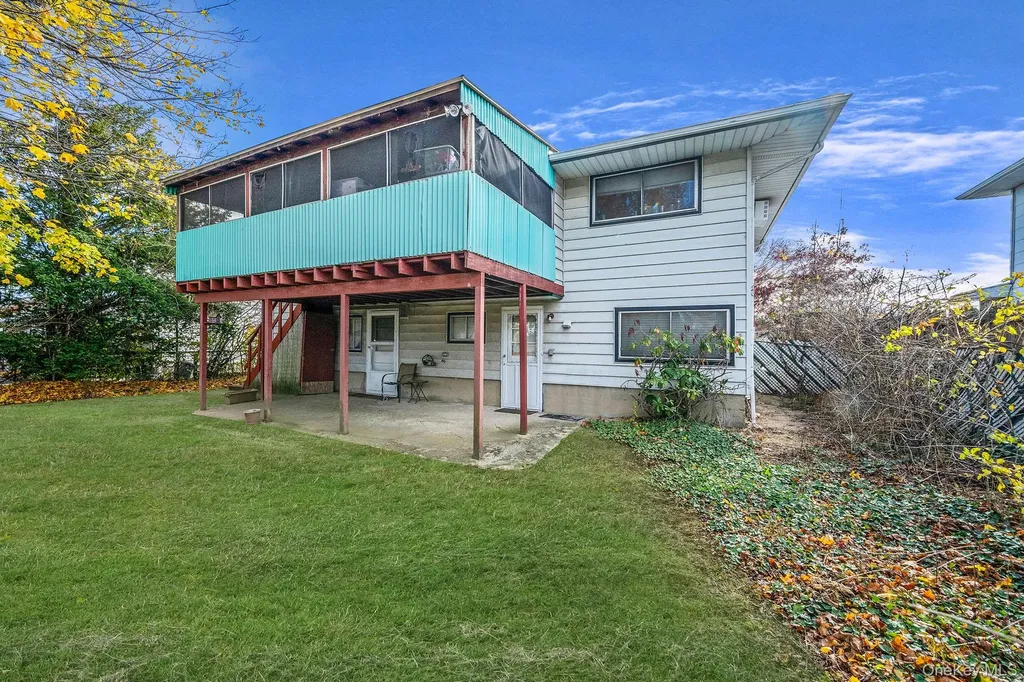 19 Amsterdam Avenue West Babylon NY 11704
