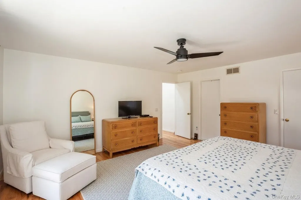 70 Jagger Lane Westhampton NY 11977