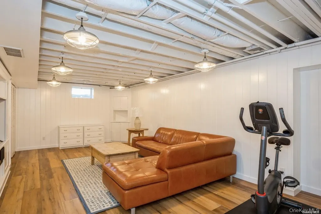 70 Jagger Lane Westhampton NY 11977