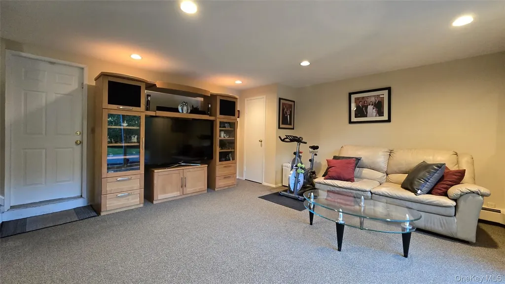 34 Melanie Lane Syosset NY 11791