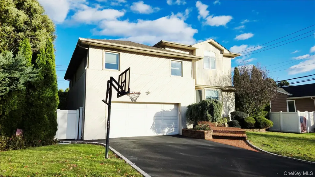 34 Melanie Lane Syosset NY 11791