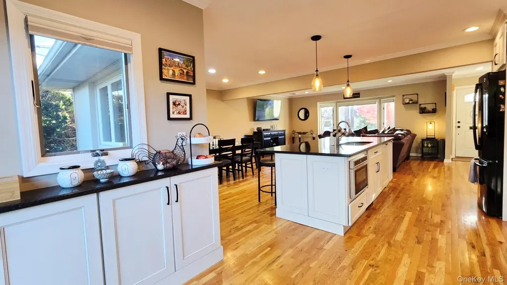 34 Melanie Lane Syosset NY 11791