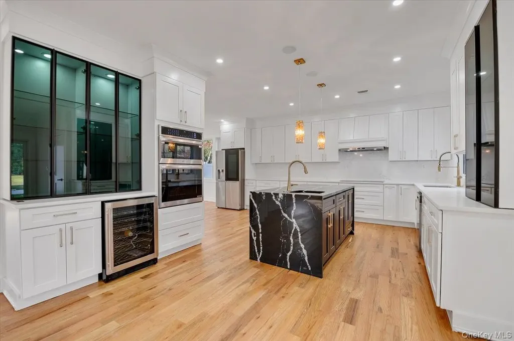 1130 Carlls Straight Path Dix Hills NY 11746