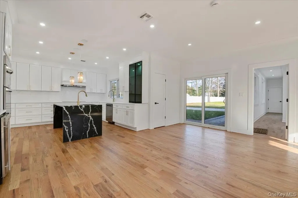 1130 Carlls Straight Path Dix Hills NY 11746