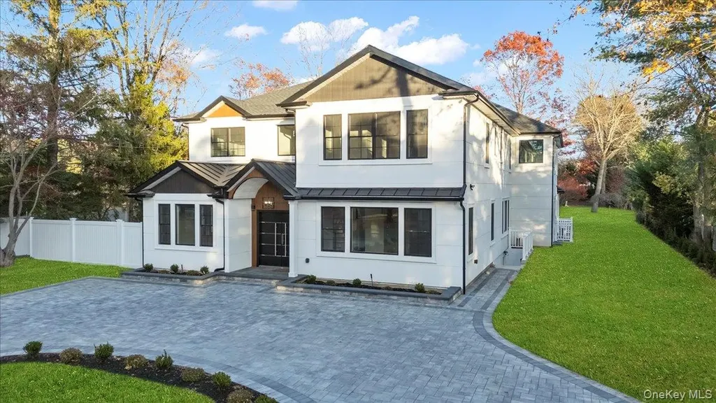 1130 Carlls Straight Path Dix Hills NY 11746
