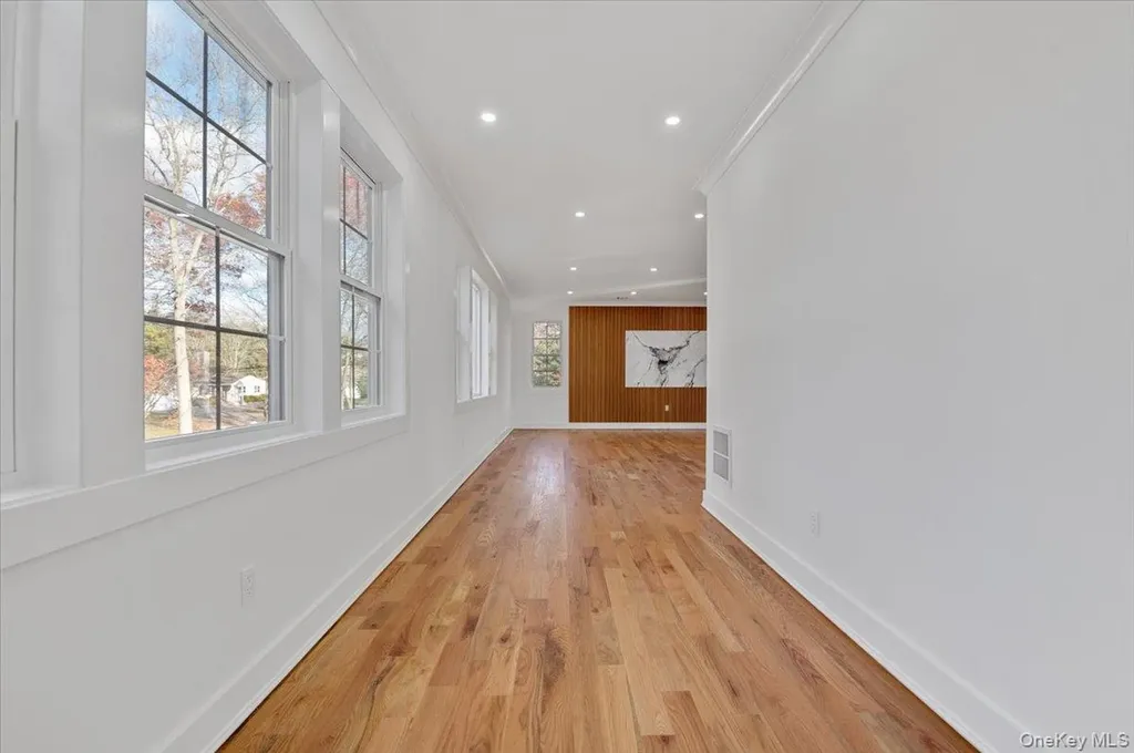 1130 Carlls Straight Path Dix Hills NY 11746