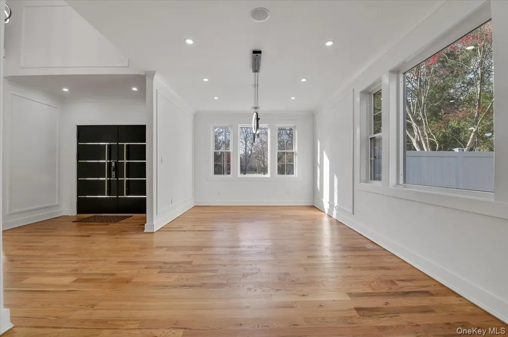 1130 Carlls Straight Path Dix Hills NY 11746