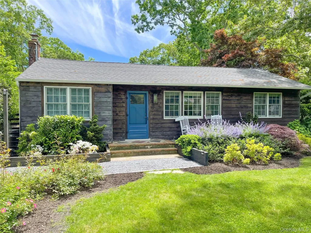 6 Long Lane Hampton Bays NY 11946