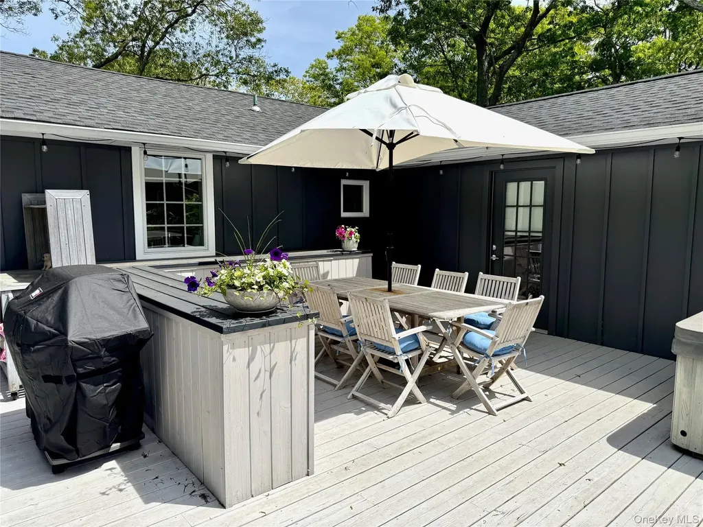6 Long Lane Hampton Bays NY 11946