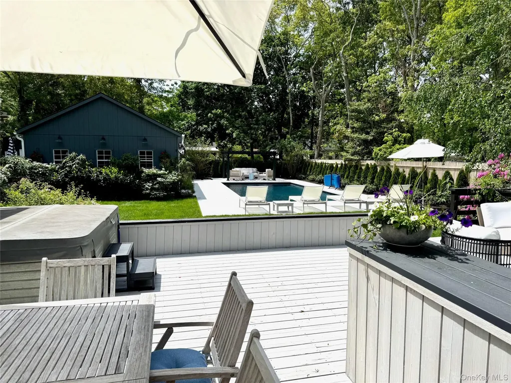 6 Long Lane Hampton Bays NY 11946