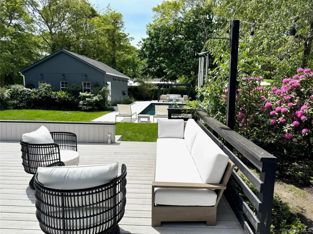 6 Long Lane Hampton Bays NY 11946
