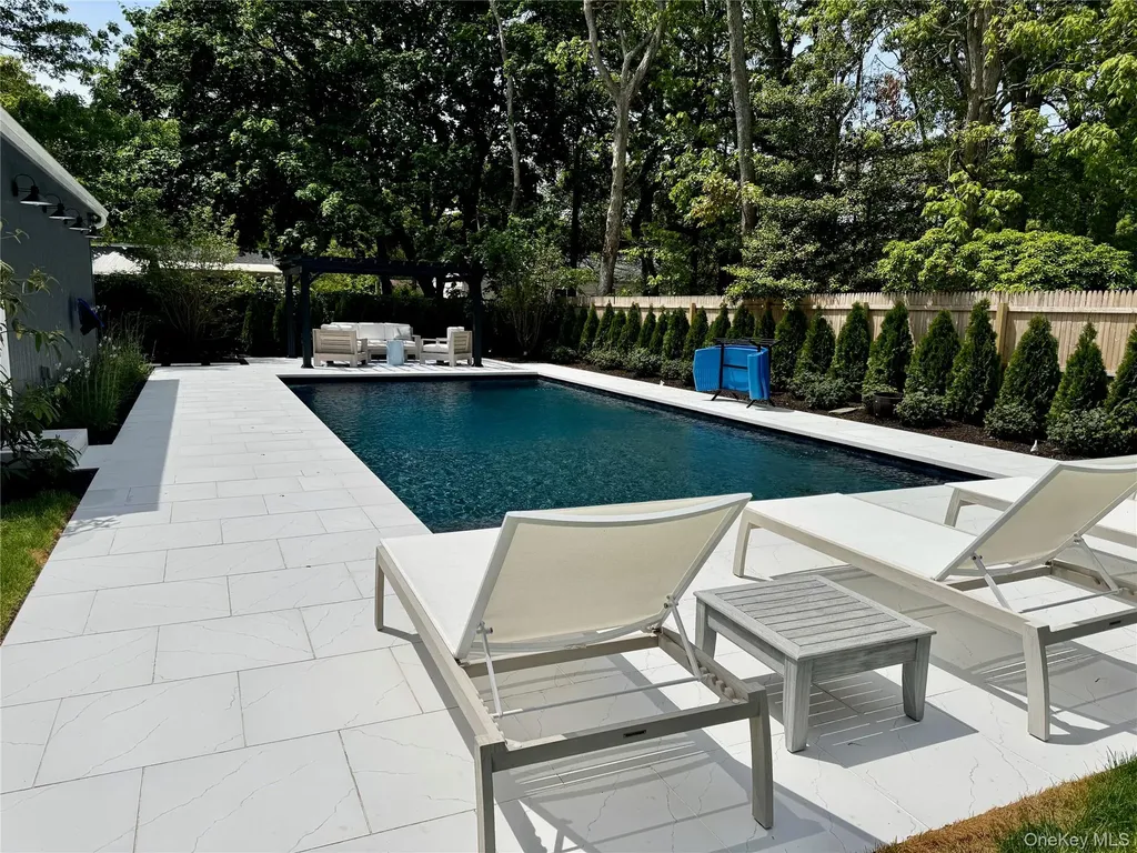 6 Long Lane Hampton Bays NY 11946