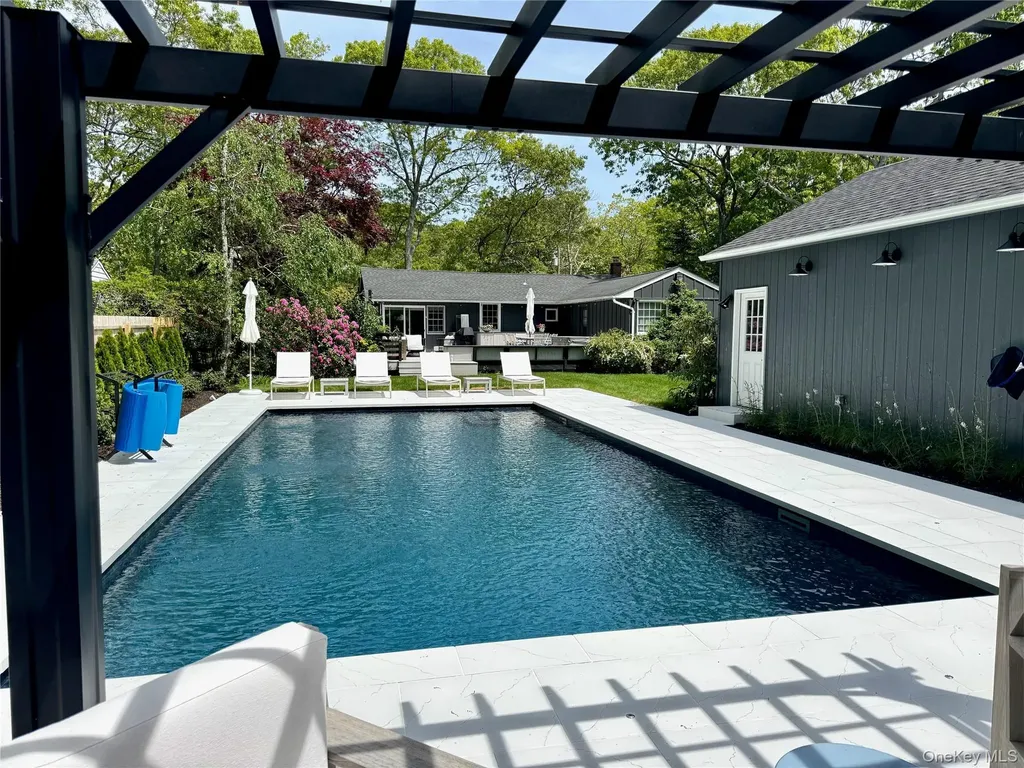 6 Long Lane Hampton Bays NY 11946