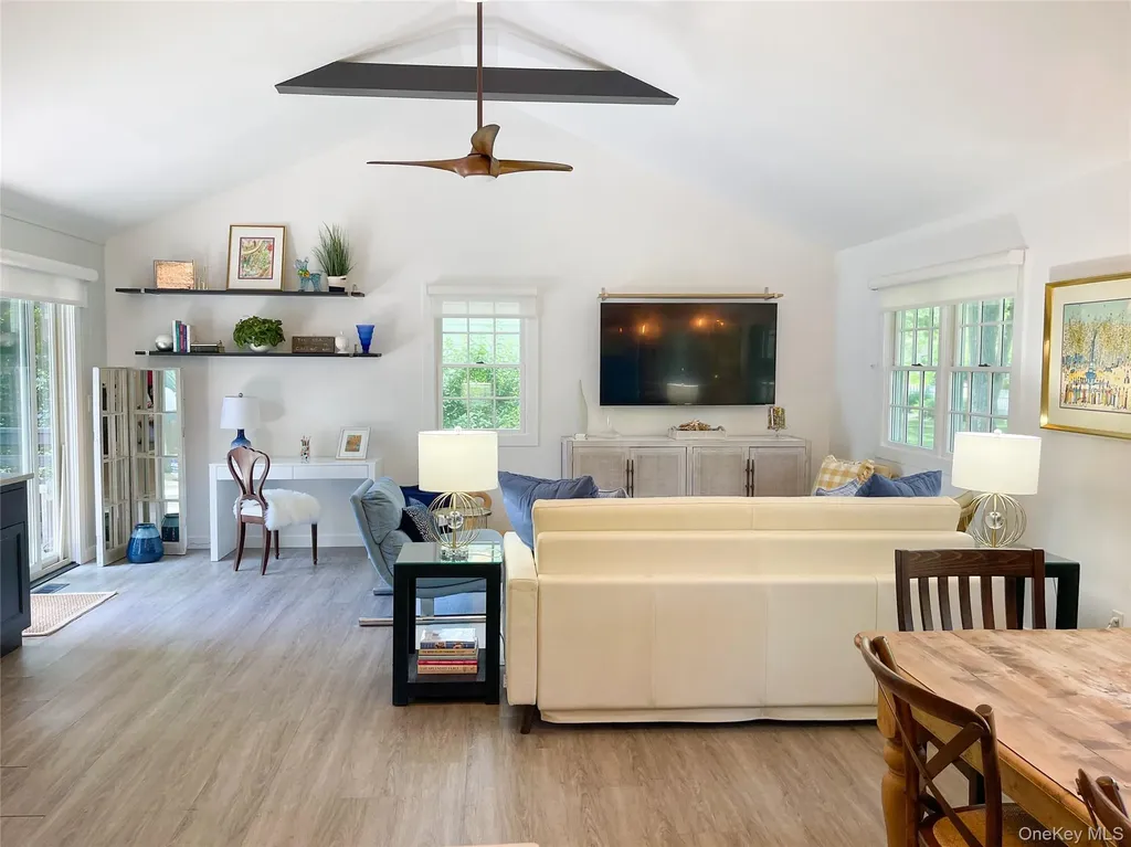 6 Long Lane Hampton Bays NY 11946