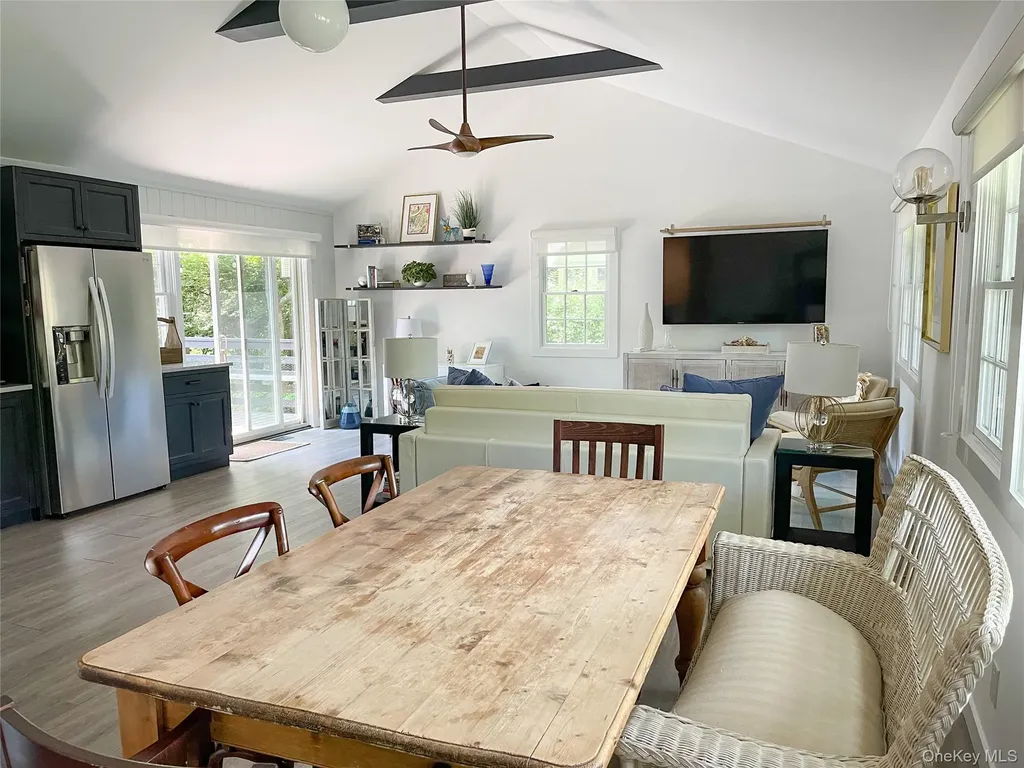 6 Long Lane Hampton Bays NY 11946