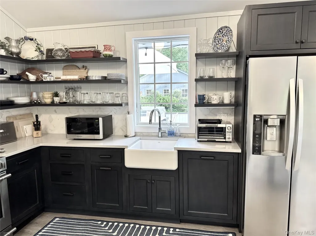 6 Long Lane Hampton Bays NY 11946