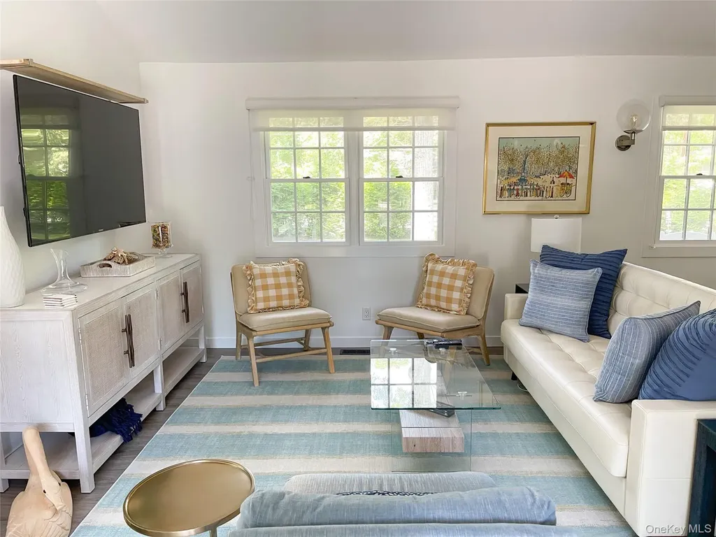 6 Long Lane Hampton Bays NY 11946