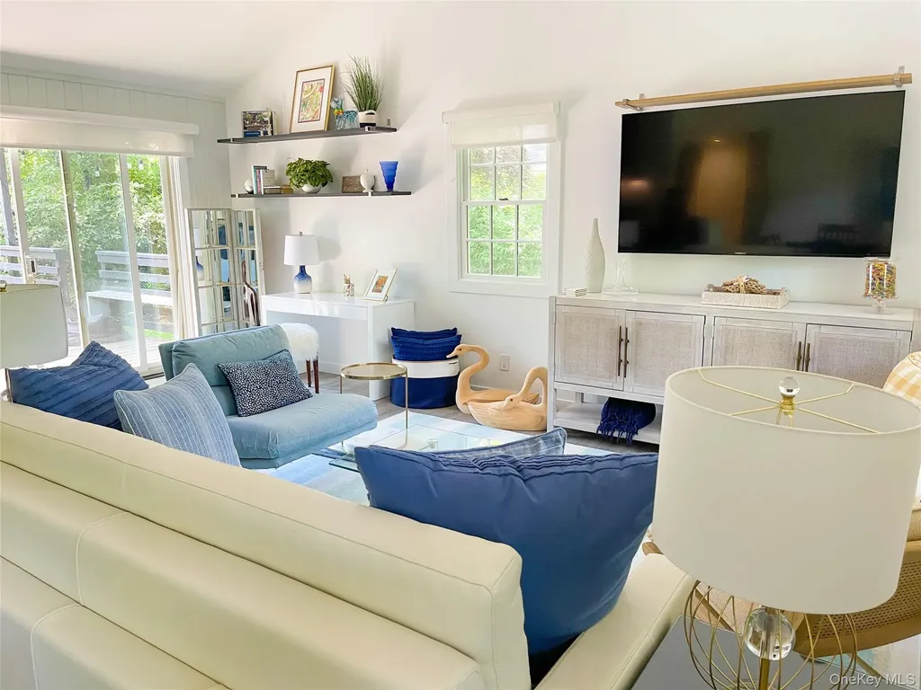 6 Long Lane Hampton Bays NY 11946