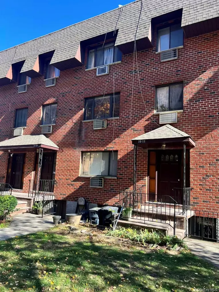1009 166th Street Beechhurst NY 11357