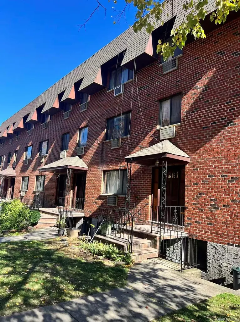 1009 166th Street Beechhurst NY 11357
