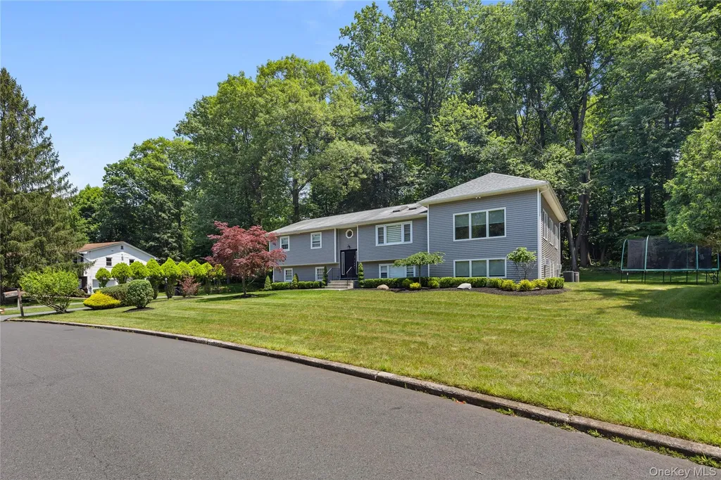 29 Skylark Drive Monsey NY 10977