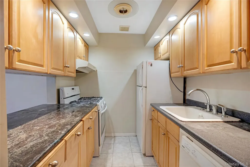 155 Devon Loop Staten Island NY 10314