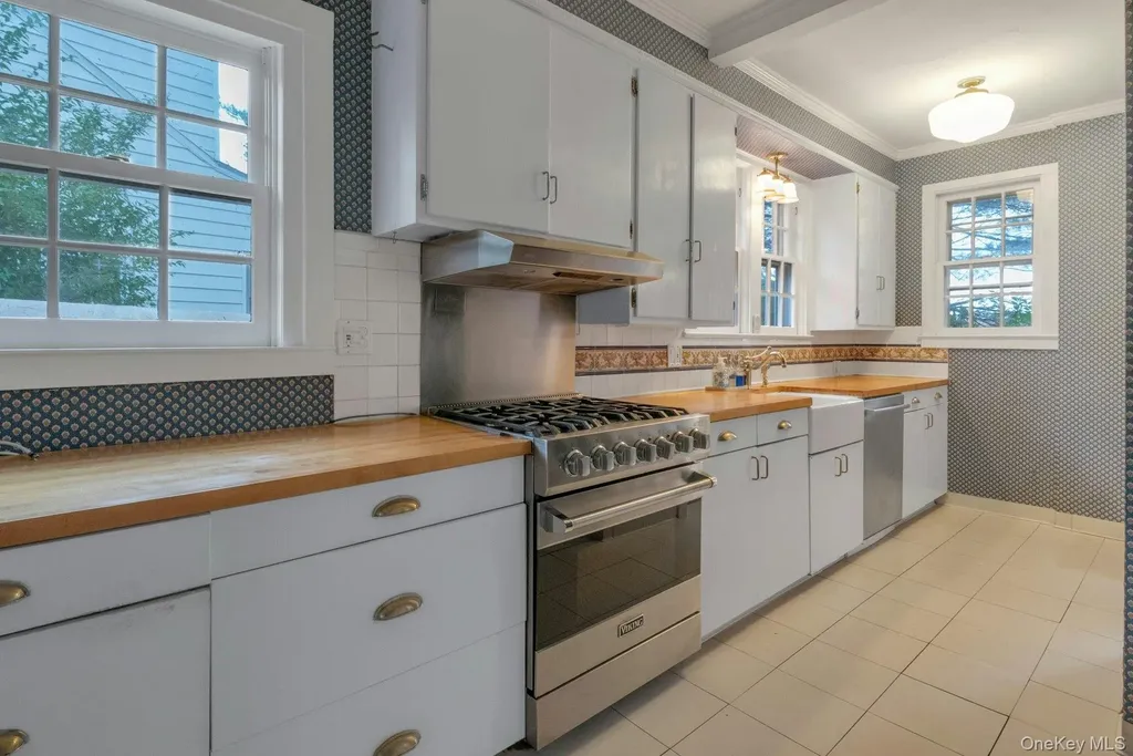 733 Stuart Avenue Mamaroneck NY 10543