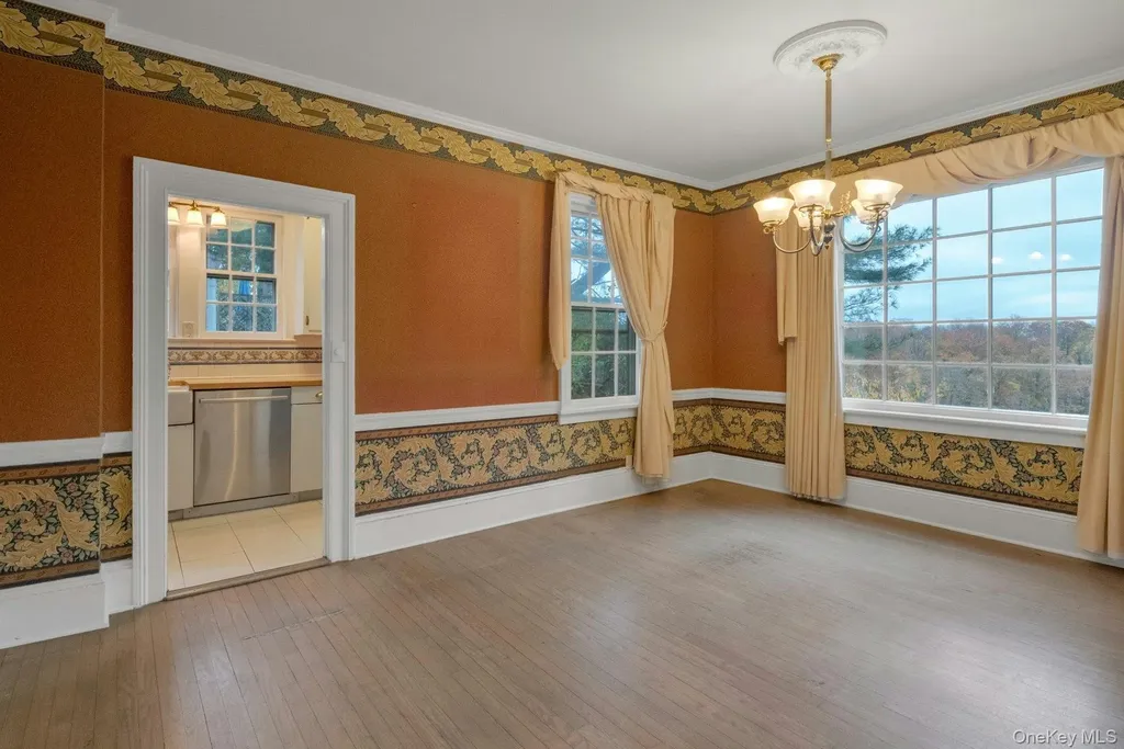 733 Stuart Avenue Mamaroneck NY 10543