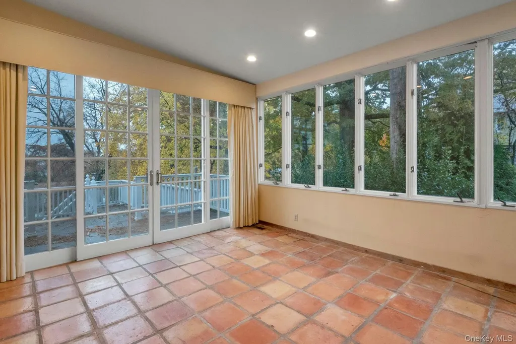 733 Stuart Avenue Mamaroneck NY 10543