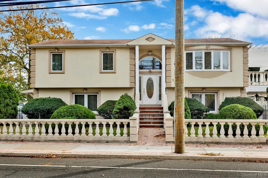 330 Bayville Avenue Bayville NY 11709