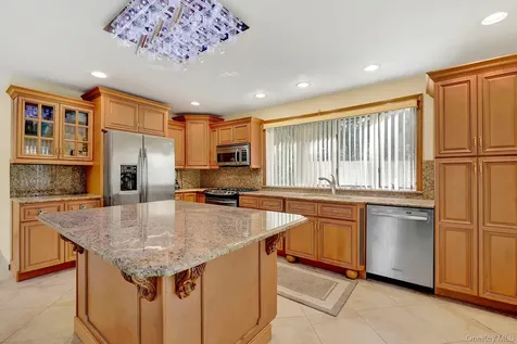 330 Bayville Avenue Bayville NY 11709