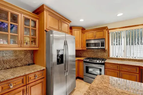 330 Bayville Avenue Bayville NY 11709