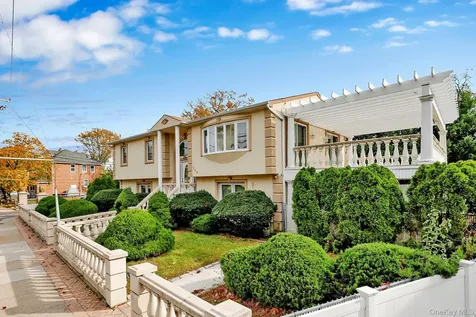 330 Bayville Avenue Bayville NY 11709