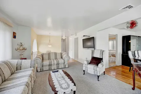 330 Bayville Avenue Bayville NY 11709