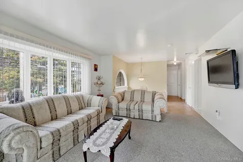 330 Bayville Avenue Bayville NY 11709