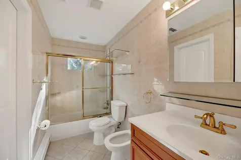 330 Bayville Avenue Bayville NY 11709