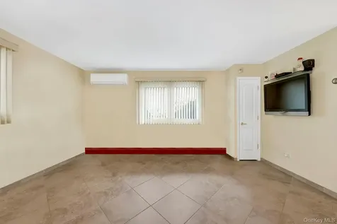 330 Bayville Avenue Bayville NY 11709