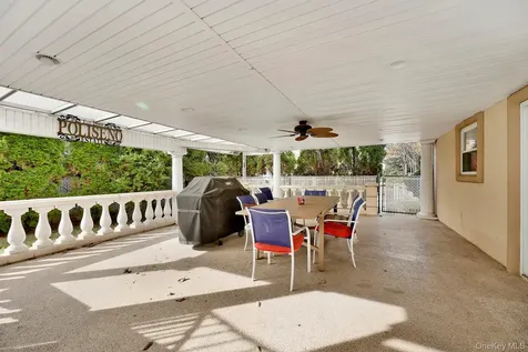330 Bayville Avenue Bayville NY 11709